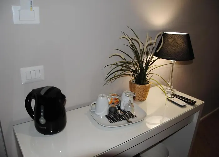 Room In Guest Room Rom