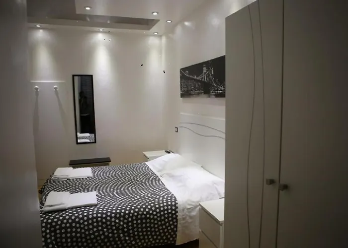 Room In Guest Room Rom
